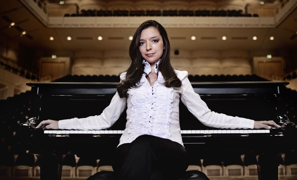Lamezia, la pianista Julianna Avdeeva inaugura ripresa attività musicale al teatro Grandinetti di Ama Calabria