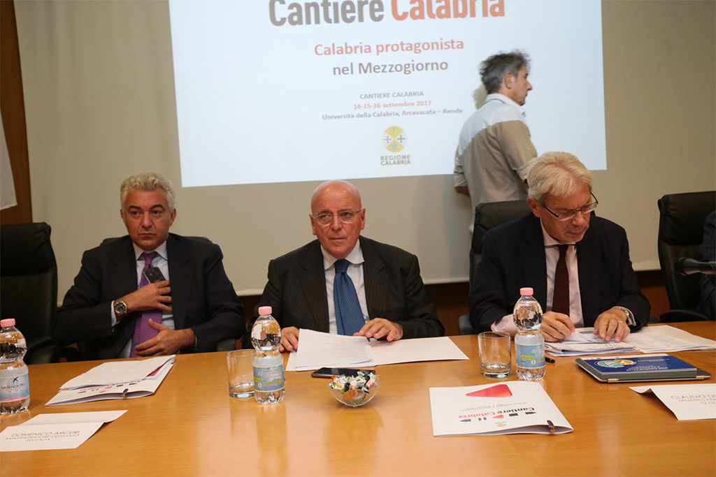 Ministro De Vincenti punta su Gioia Tauro: si allontana ipotesi seconda Zes Catanzaro-Lamezia-Crotone