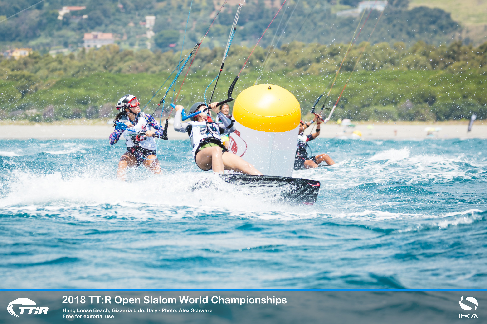 Campionati mondiali di Kitesurf a Gizzeria: nella quarta giornata "bronzo" per Sofia Tomasoni
