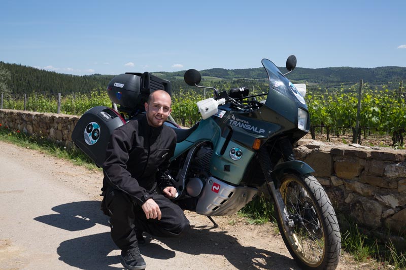 Il viaggio di Marco in sella alla sua moto, il progetto Look Around Italy fa tappa in Calabria