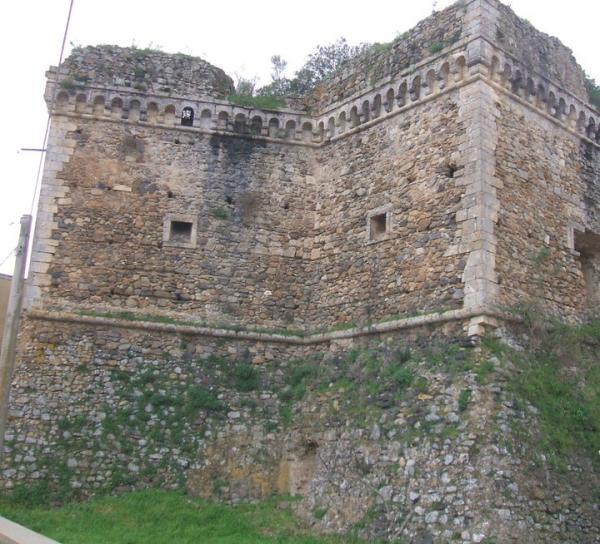 Calabria: Lettera aperta del Sindaco di Maida a Mancini su esclusione castello da fondi Pisl