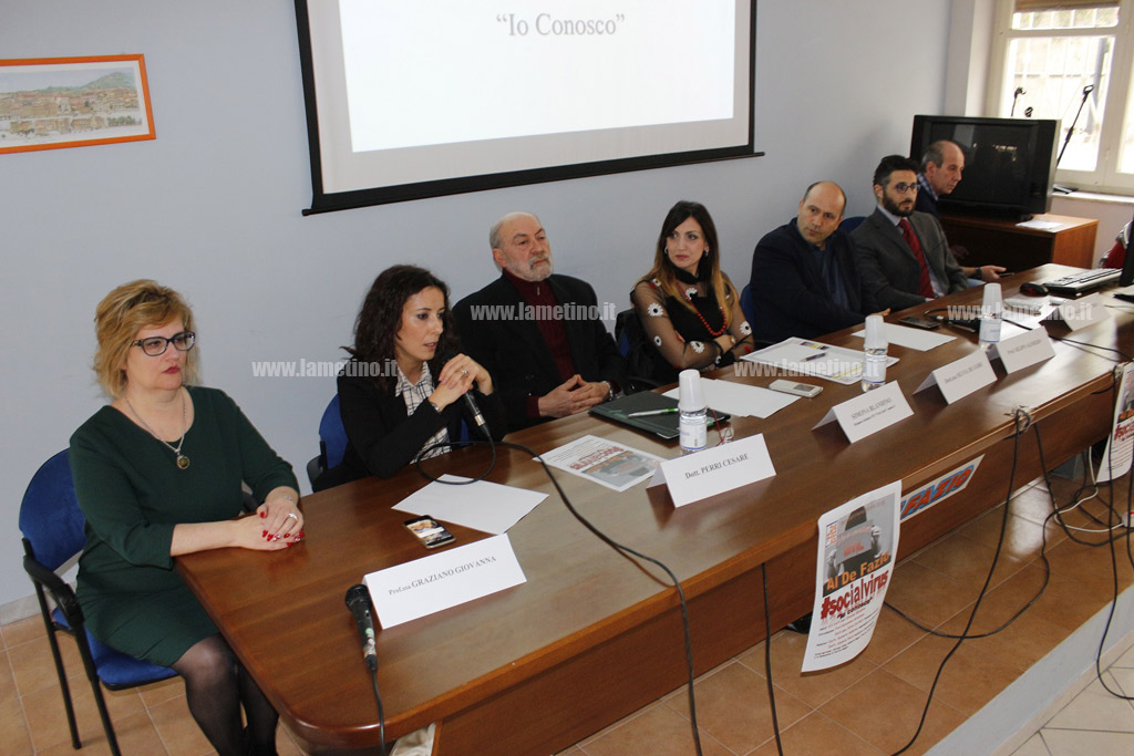 Lamezia, incontro al ‘De Fazio’ sul cyberbullismo: internet uno strumento utilissimo che va usato con attenzione