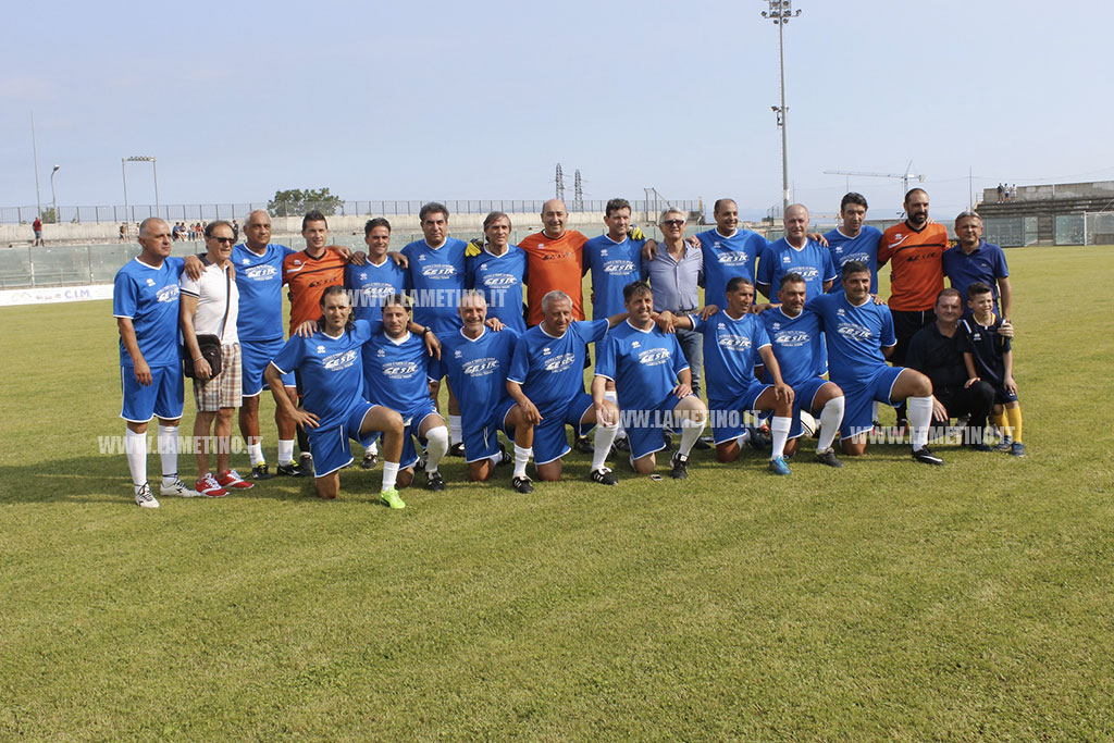 Lamezia, Vecchie Glorie calcio calabrese vincono triangolare benefico "Un Goal per un Sorriso"