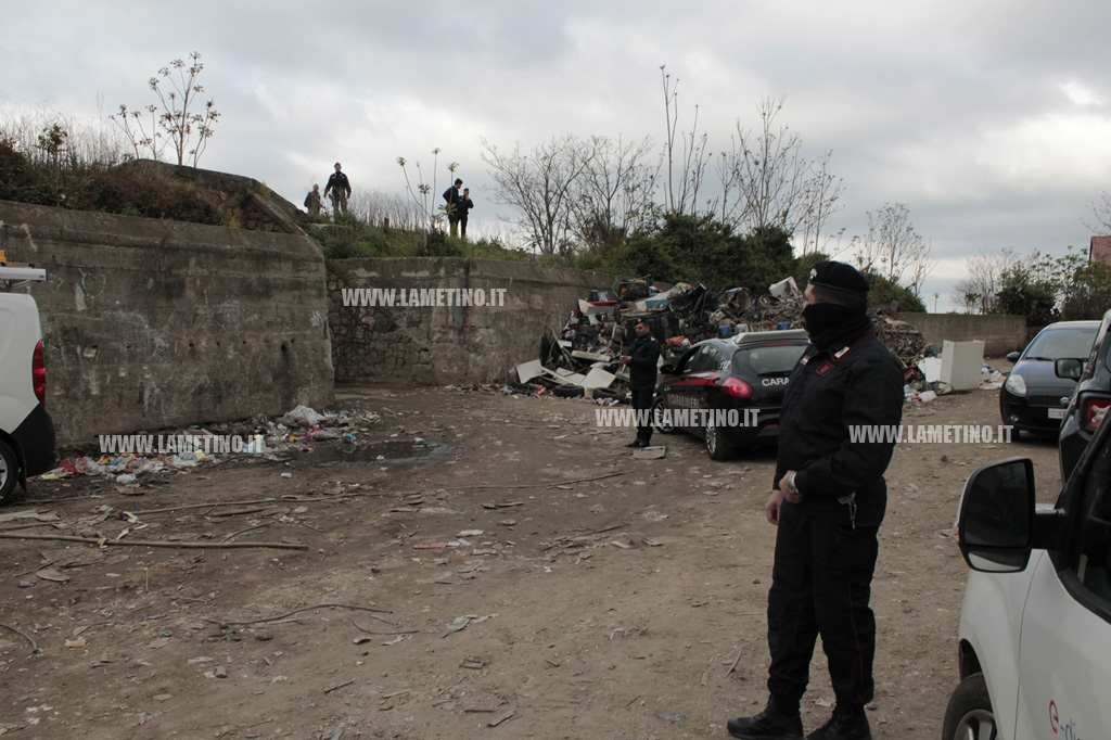 Lamezia, blitz dei carabinieri al campo rom di Scordovillo: arresti e perquisizioni