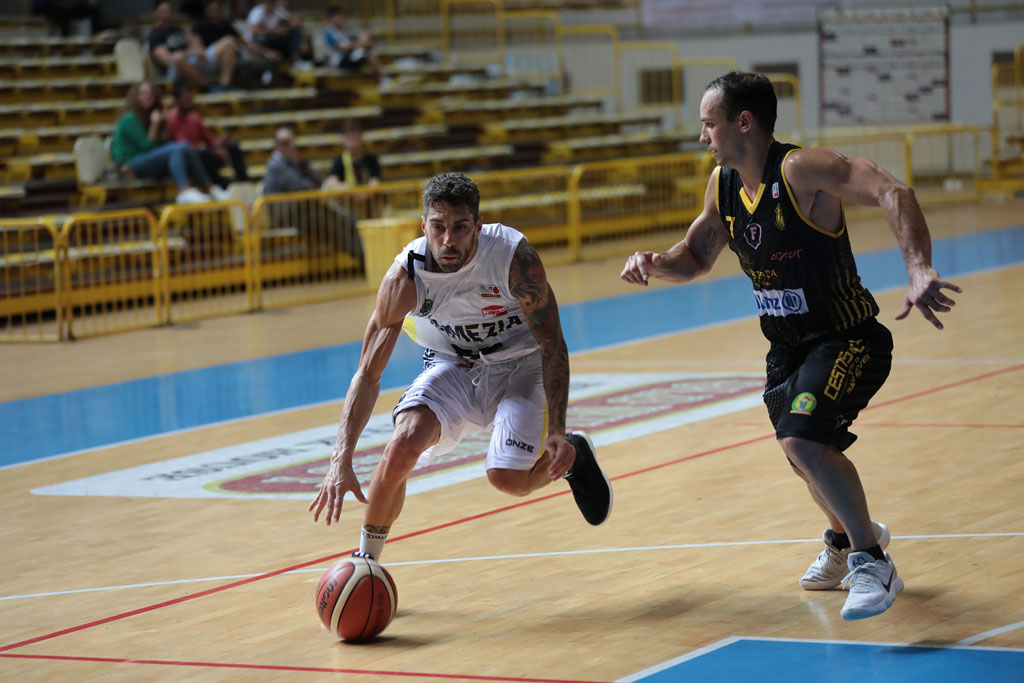 San Severo batte il Basketball Lamezia 82-48 nell'esordio in serie B
