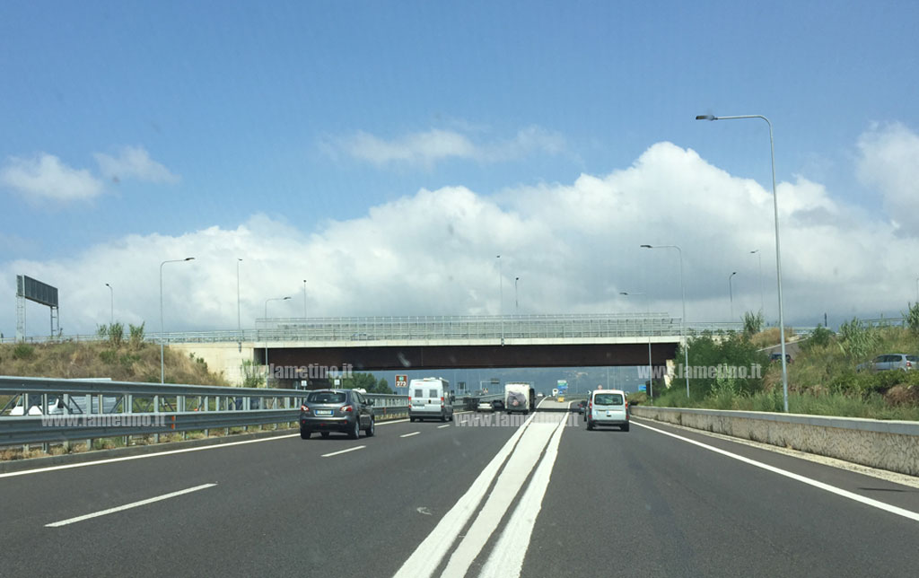 Interventi su pavimentazione, da lunedì restringimento carreggiata sud su A2 a Falerna
