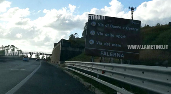 Disagi su strade e autostrade, divieto a mezzi telonati e furgonati anche su A2