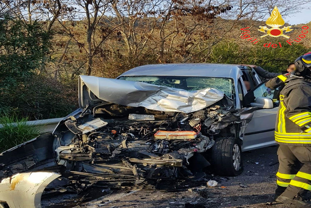 Incidente tra quattro auto a Montauro, feriti e disagi alla circolazione