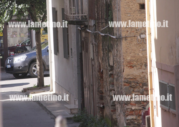 Lamezia: Esplosione contro portone casa anziane sorelle 