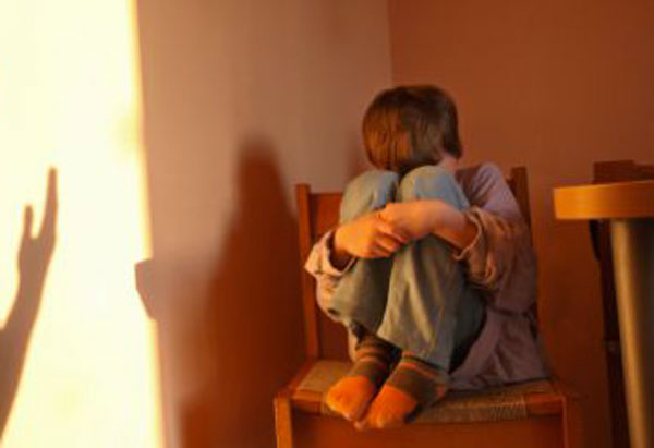 Presunti abusi su figlio di 5 anni, arrestato 57enne nel cosentino