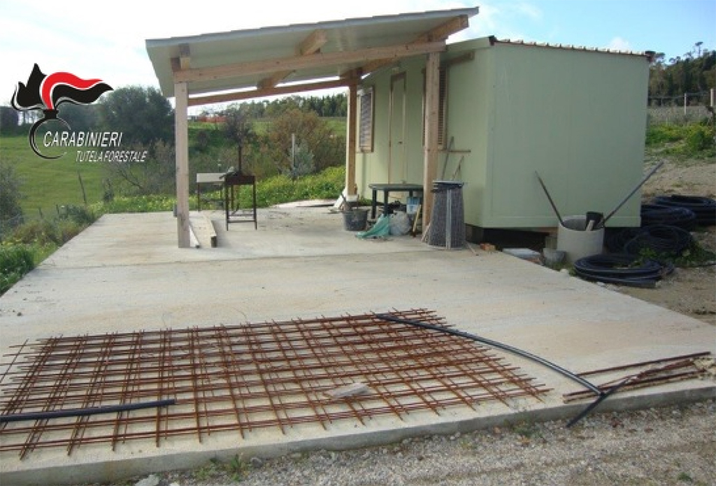 Abusivismo edilizio e lotta utilizzo di buste di plastica illegali, 2 denunce nel catanzarese