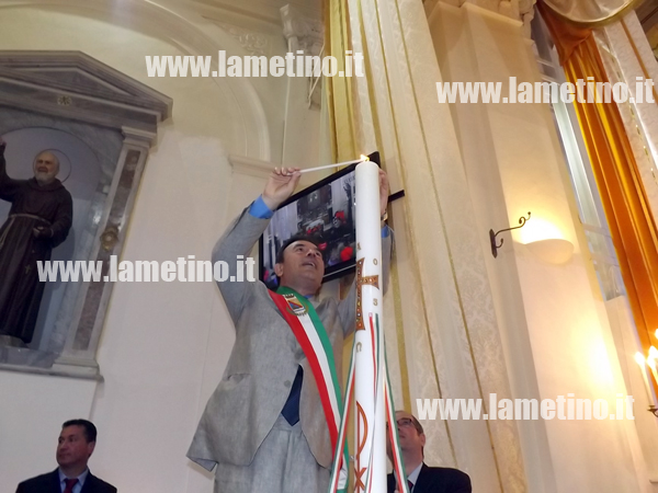 accensione-cero-santantonio-2013-accensione-cero-sindaco-chiesa.jpg