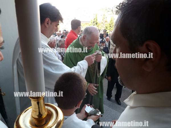 accensione-cero-santantonio-2013-esterno-chiesa-benedizione.jpg