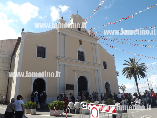 accensione-cero-santantonio-2013-esterno-facciata-chiesa.jpg