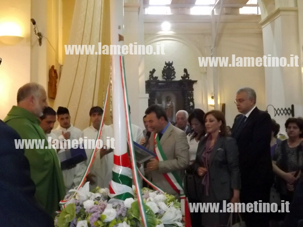 accensione-cero-santantonio-2013-interno-chiesa-bis.jpg