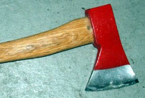 Calabria: aggredisce con accetta ex fidanzato figlia, arrestato