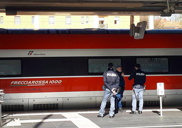 Accoltellò la ex sul treno, 48enne calabrese condannato in primo grado a 10 anni 