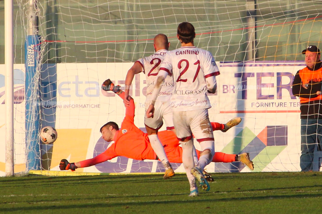 Crollo interno dell'Fc Lamezia Terme al cospetto della neo capolista in pectore Acireale