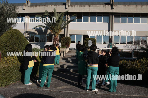 Lamezia: Protesta degli addetti pulizie per mancati pagamenti dell'AspCz