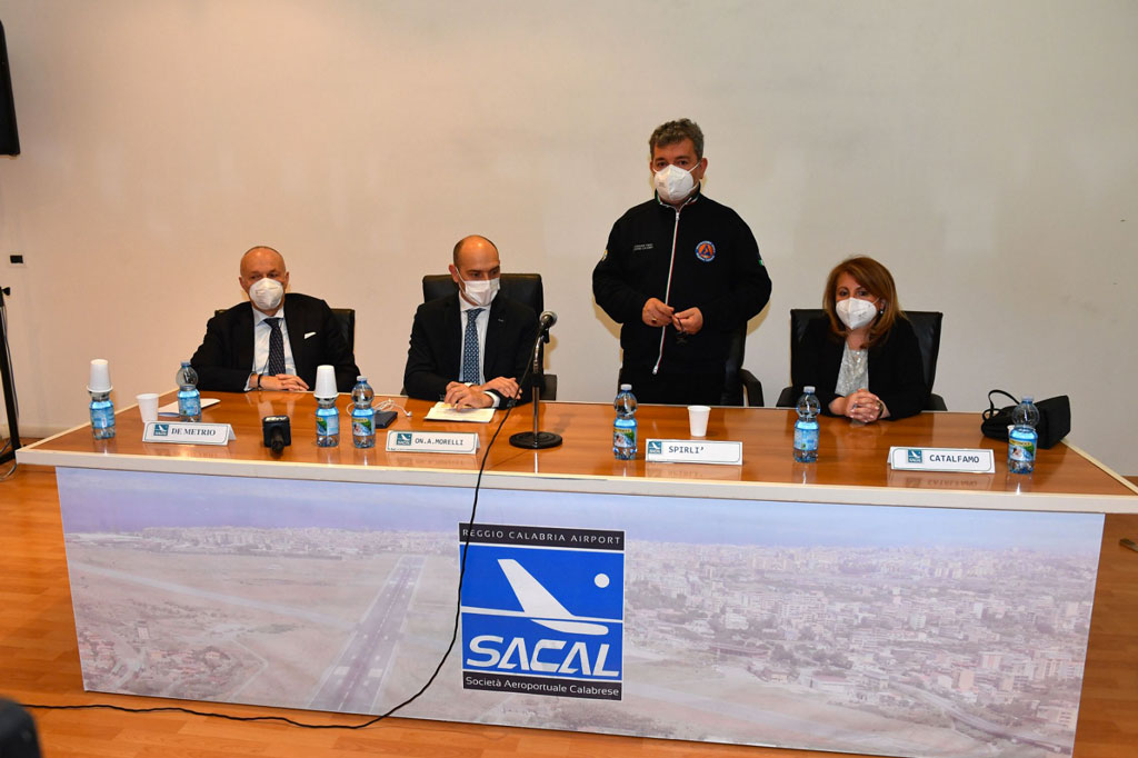 Visita del viceministro alle Infrastrutture Morelli all'aeroporto dello Stretto