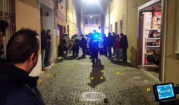 Fratello pentito di ‘ndrangheta ucciso a Pesaro, è caccia ai killer 