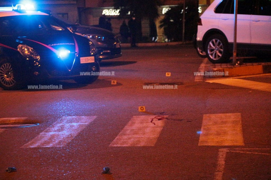 Lamezia, agguato in centro: ucciso un uomo di 52 anni e ferite due persone