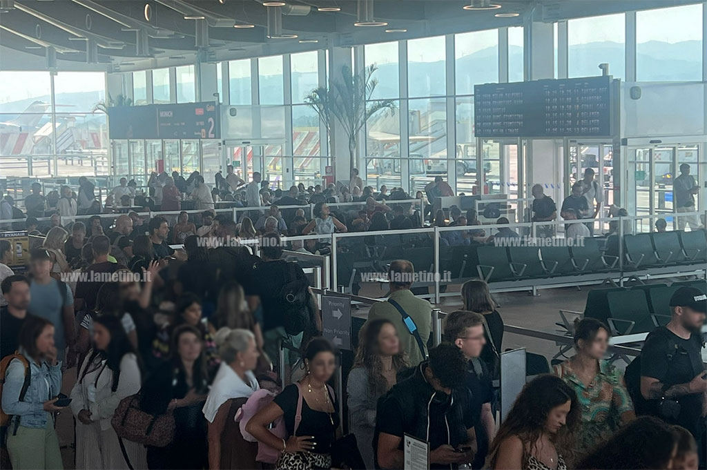 agosto-voli-aeroporto-laezia-2025-09-09-alle-13.53.25_0b914.jpg