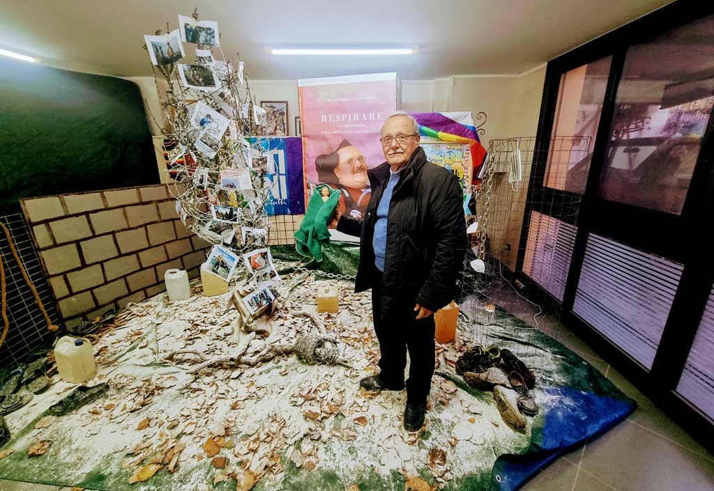 Lamezia, nella casa di Antonio Saffioti un albero di filo spinato per tutti i bambini bloccati ai confini