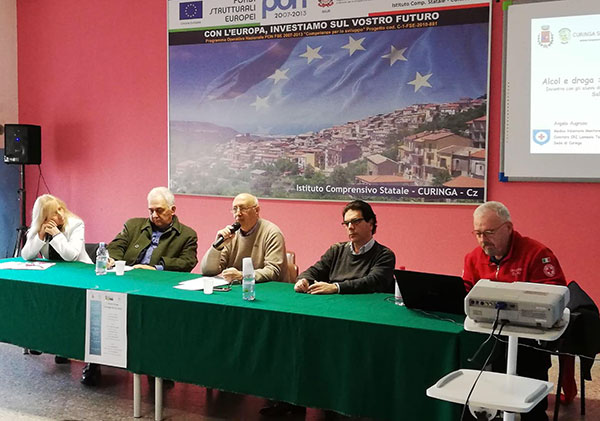 Incontro su alcol e droga all’istituto Statale di Curinga: le due dipendenze viste nelle loro subdole sfaccettature