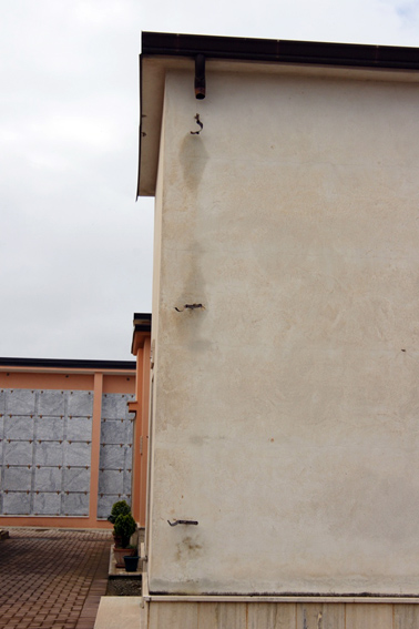 alcuni_punti_dove_sono_state_divelte_le_canalette_in_rame_1