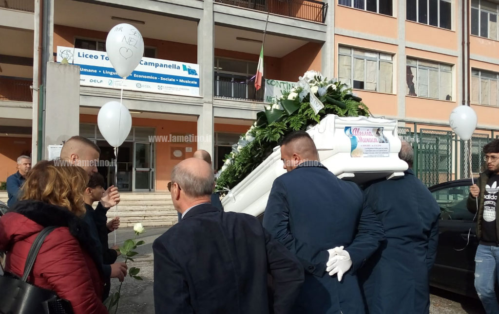 alessia-muraca-saluto-campanella.jpg