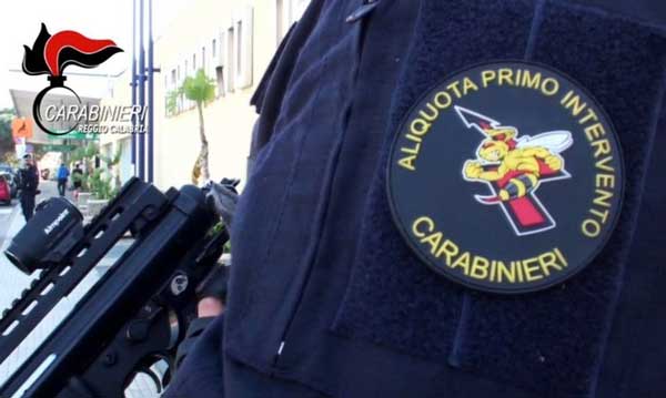 Incendio in abitazione a Reggio, carabinieri salvano coppia e nipoti