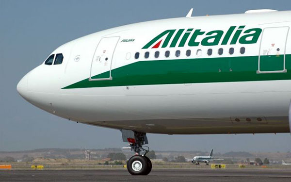 Passeggero ha malore a bordo, atterraggio d’emergenza a Roma per volo Milano-Lamezia