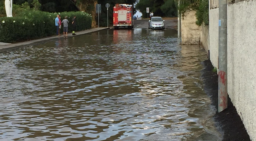 Lamezia, allagamento dopo la pioggia in località Marinella