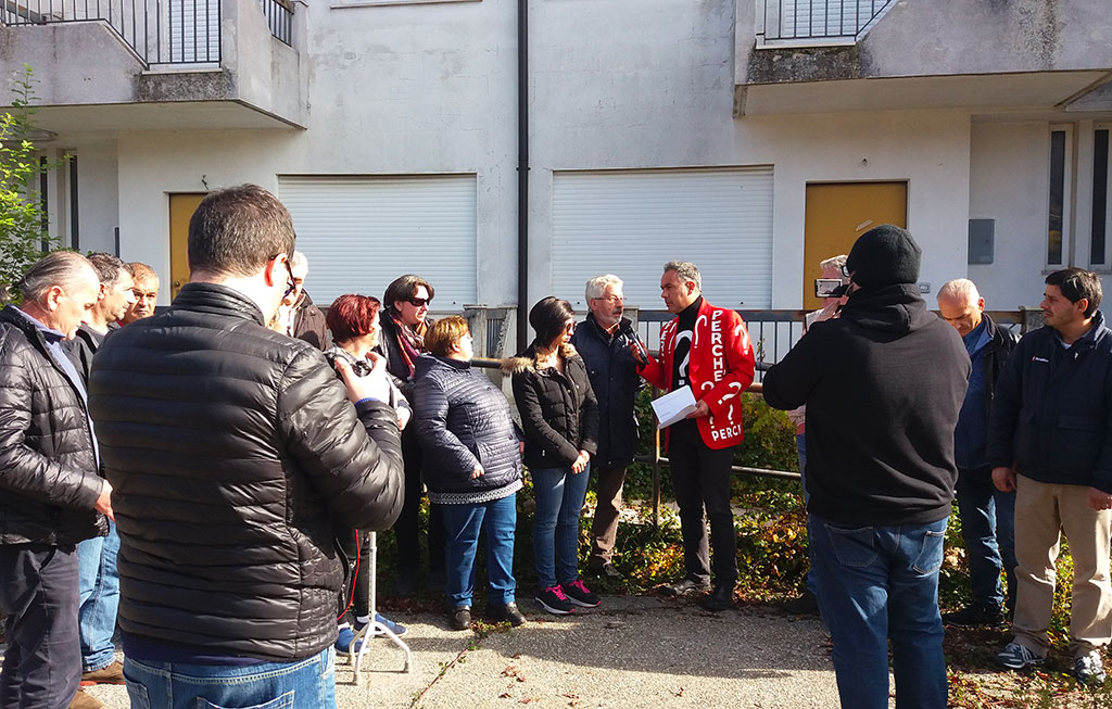 Le telecamere di Striscia la Notizia tra gli alloggi popolari non consegnati di Lamezia e Decollatura