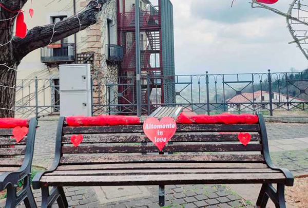 Panchine dell'amore e versi di Fabrizio Moro, ad Altomonte un intero mese dedicato agli innamorati