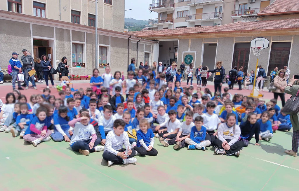 Lamezia, due giorni di pallacanestro per 200 alunni dell'istituto Maggiore Perri 