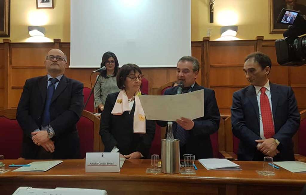 La scienziata Amalia Bruni cittadina benemerita di Girifalco: "Un omaggio all'eccellenza"