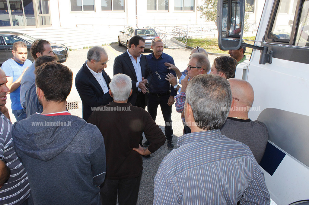 Lamezia: nuova protesta dei venditori ambulanti davanti al Comune, il 20 ottobre commissione tecnica