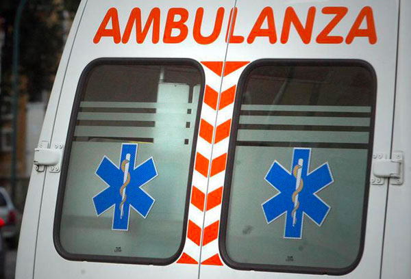 Travolta da un'auto mentre faceva rientro a casa, muore 23enne a Rende