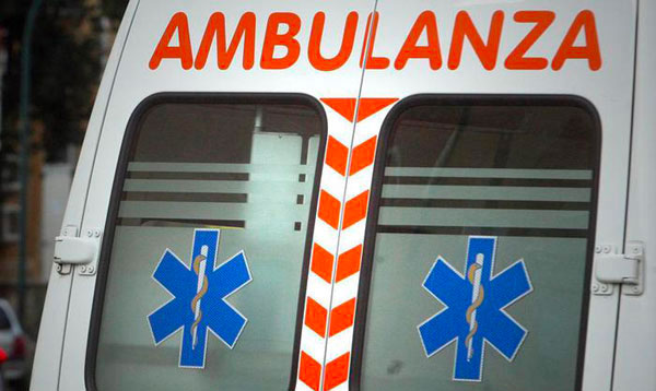 Lamezia, auto finisce su rotatoria Sp 99: un ferito trasportato in ospedale