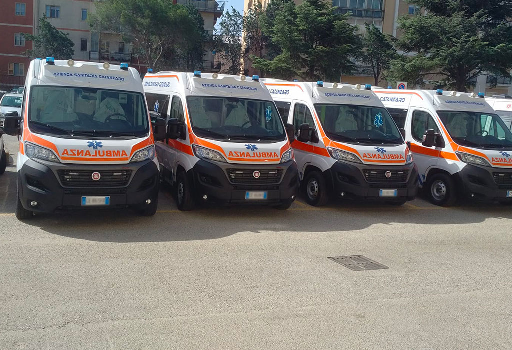 Asp Catanzaro: consegnate al Suem 118 le prime 6 nuove ambulanze
