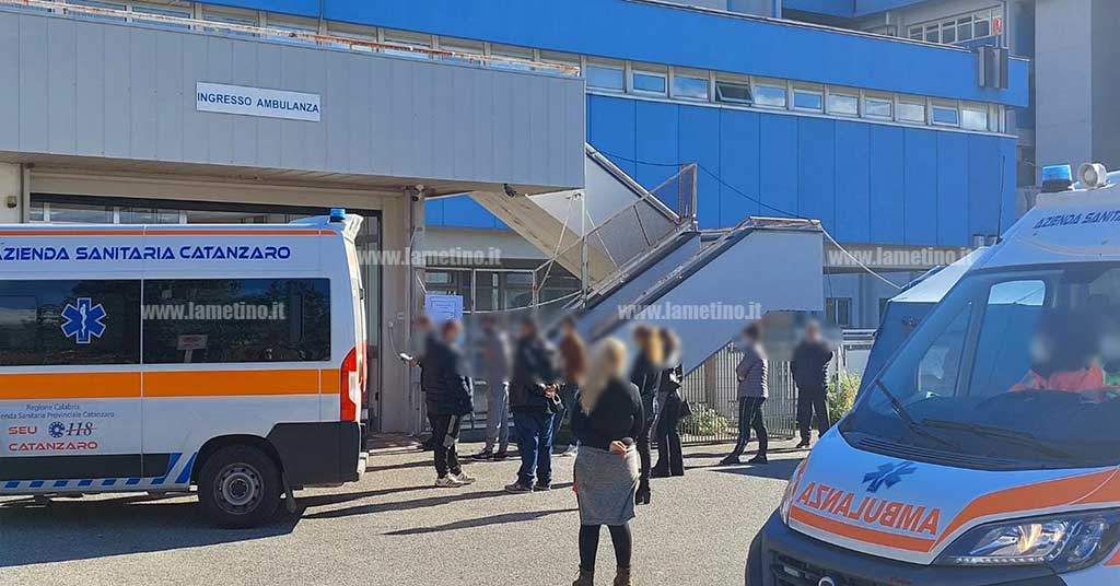 Lamezia, lunghe attese e disagi al pre-triage del Pronto soccorso