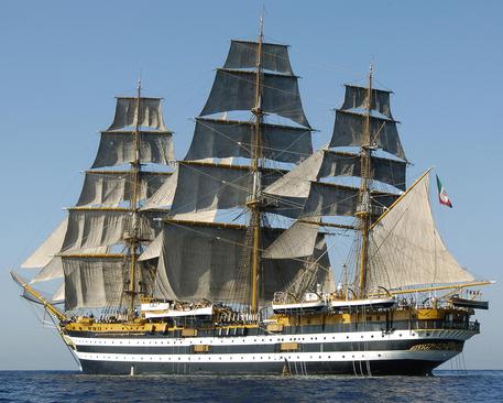 Marina militare, l'Amerigo Vespucci renderà omaggio ai Bronzi di Riace