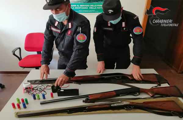 Controlli antibracconaggio nel Lametino: sequestrati 5 fucili, munizionamento e fauna protetta