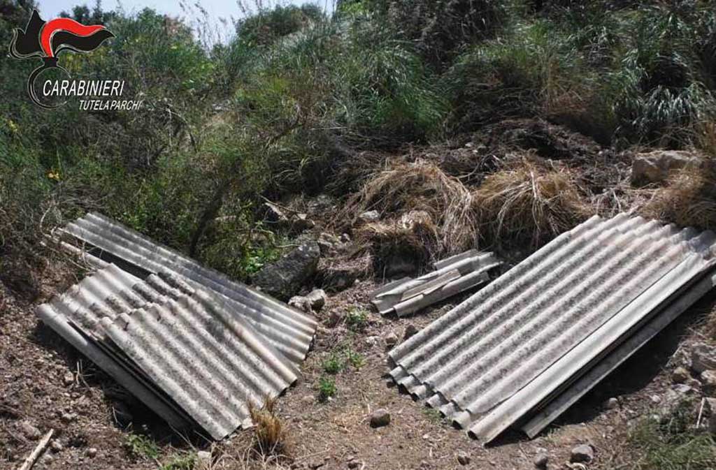 Abusivismo edilizio e scarico di rifiuti pericolosi nel Parco d’Aspromonte, tre le denunce 