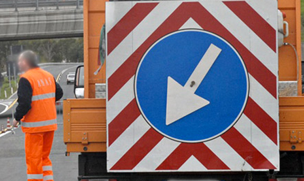 Camion si ribalta su A2, traffico bloccato a Castrovillari