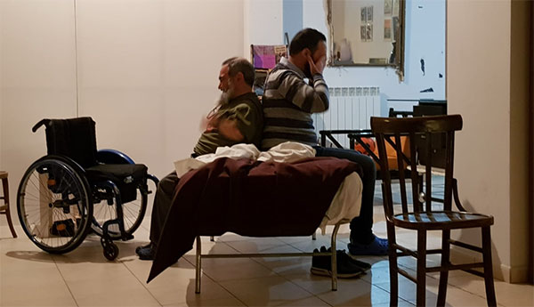 Andùra ‘tra l’aorta e l’intenzione’, la commedia teatrale di Sergio Crocco