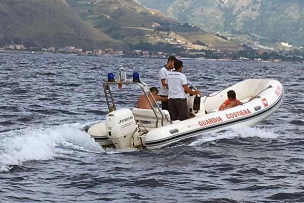 Barca rischia di affondare, soccorsi alcuni diportisti a largo di Amantea