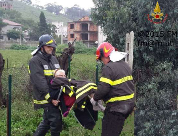 Maltempo: anziani soccorsi da vigili del fuoco nel reggino 